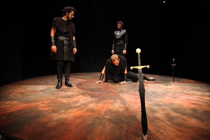 Katharsis’i olmayan politik tragedya : Macbeth"